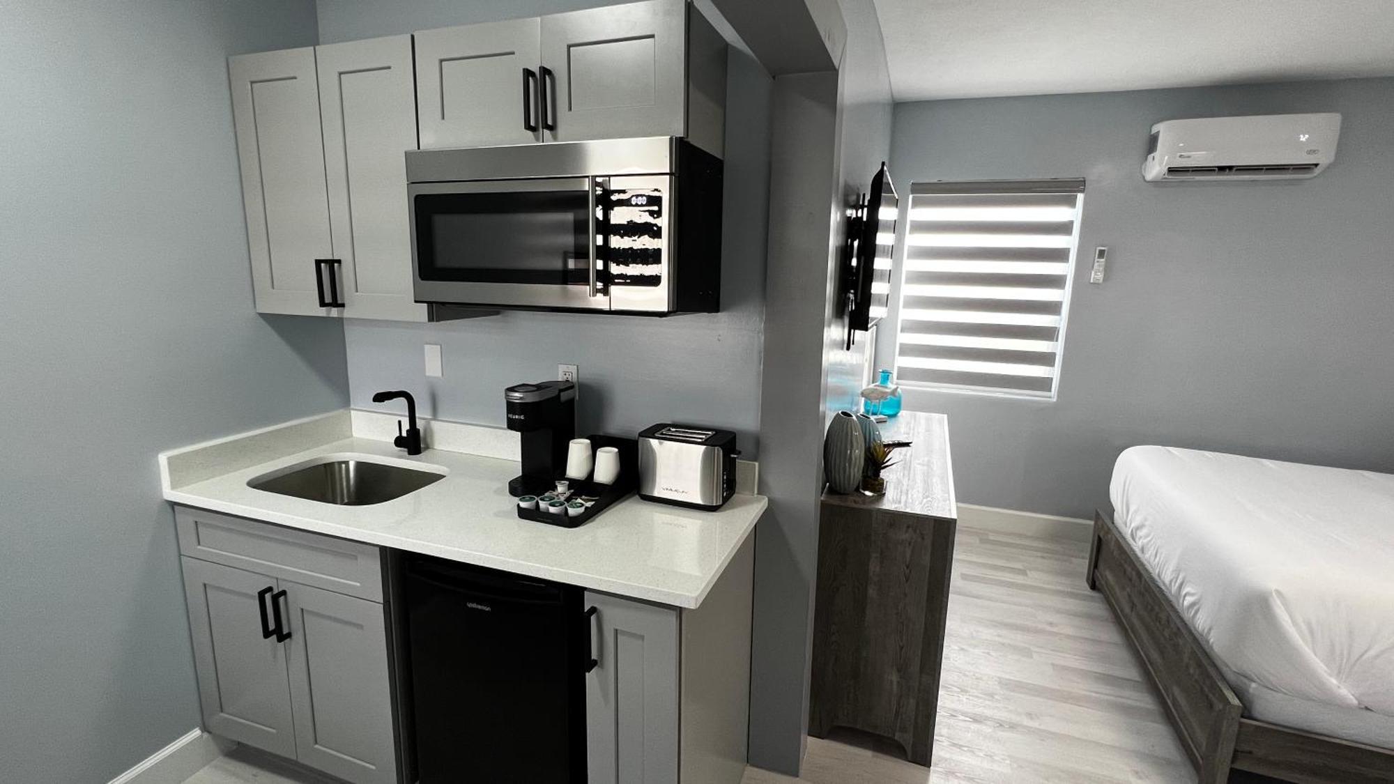 Oceano Suites Daytona Beach Room photo