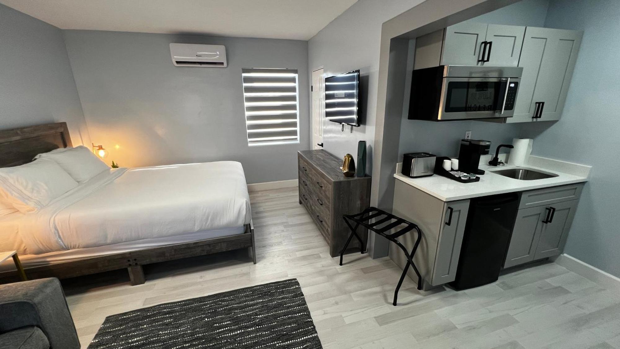Oceano Suites Daytona Beach Room photo